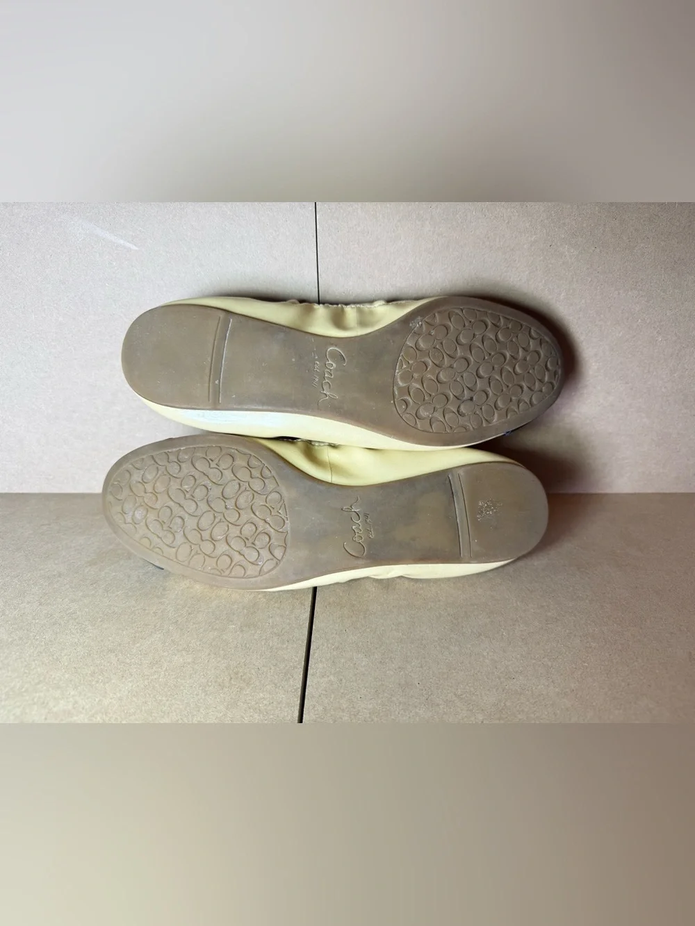 Coach Two Tone Beige Tan Black Ballet Flats Gold Bow Size 7